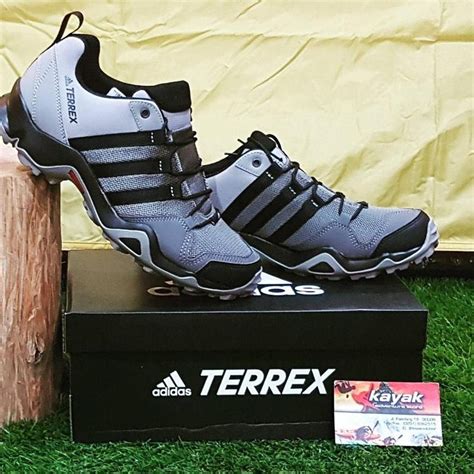 sepatu adidas terrex.